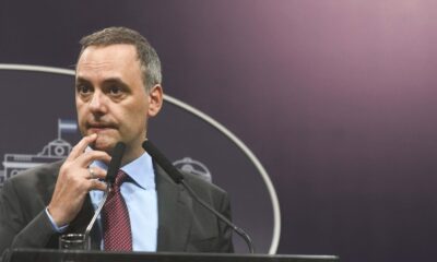 El hijo de una de las jubiladas que le prestó USD 100 mil a Adorni lo visitó en la Casa Rosada