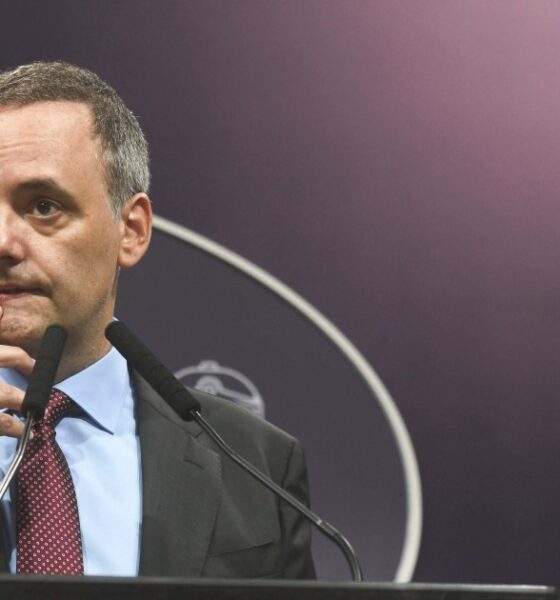 El hijo de una de las jubiladas que le prestó USD 100 mil a Adorni lo visitó en la Casa Rosada