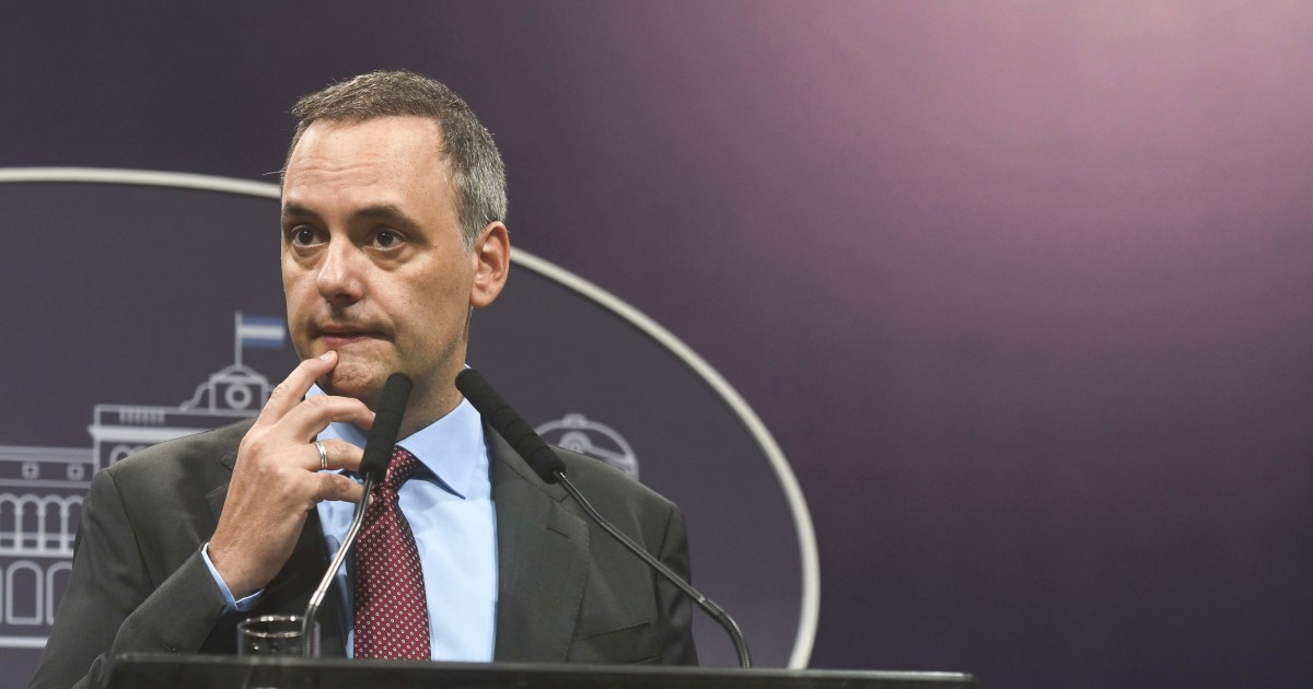 El hijo de una de las jubiladas que le prestó USD 100 mil a Adorni lo visitó en la Casa Rosada