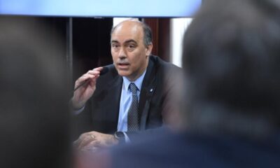 El embajador en España se reunió con un hombre de Pedro Sánchez y estalló la interna con los libertaros