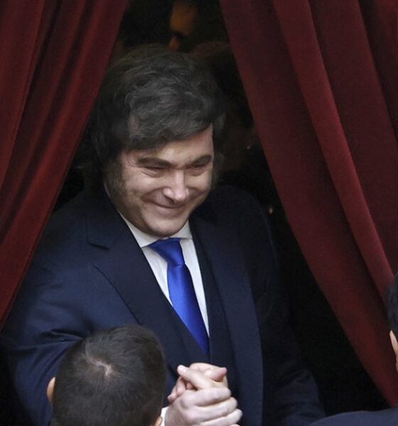 El gobierno evalúa adelantar las presidenciales para mayo de 2027 por la crisis económica