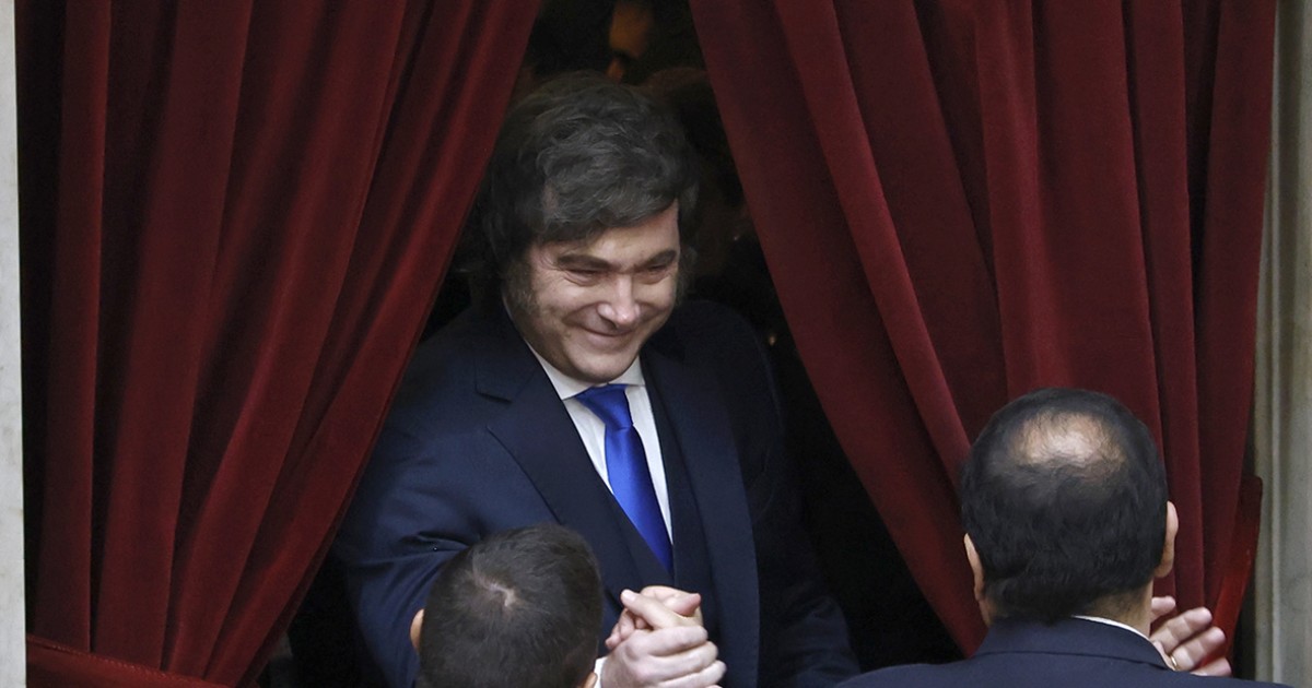 El gobierno evalúa adelantar las presidenciales para mayo de 2027 por la crisis económica