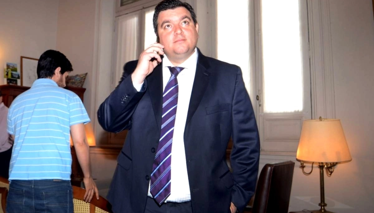 Balearon la casa de un exintendente en Bahía Blanca y dejaron una amenaza mafiosa: "Garca, tenés 15 días para irte"