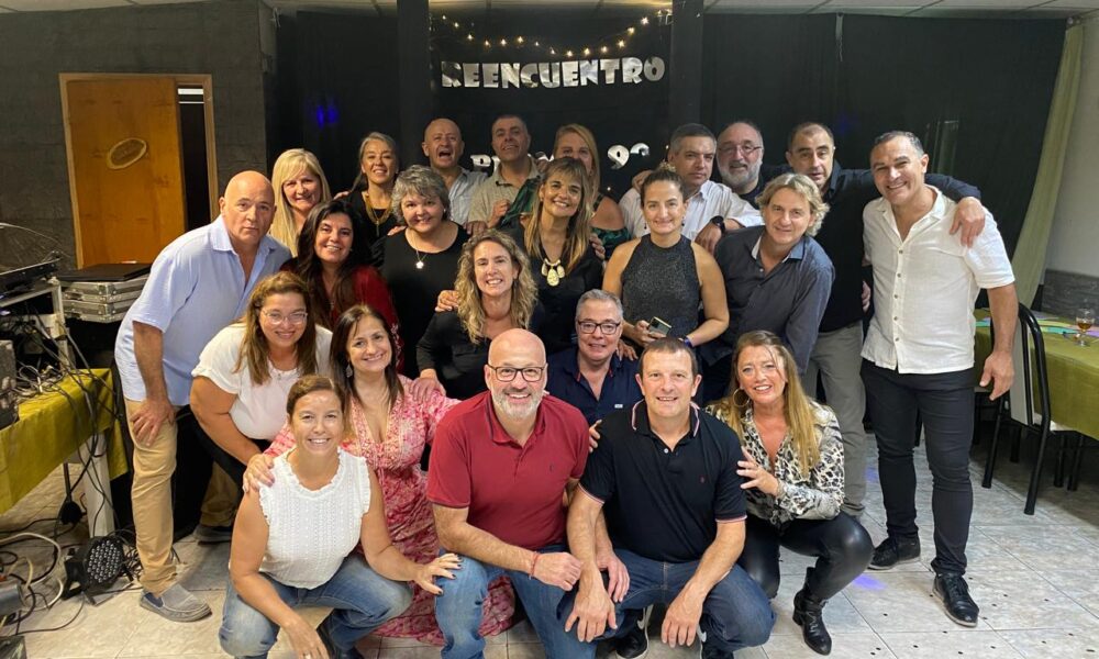 Tres décadas de mística y amistad inquebrantable: el reencuentro de la promo ’90 del Comercial