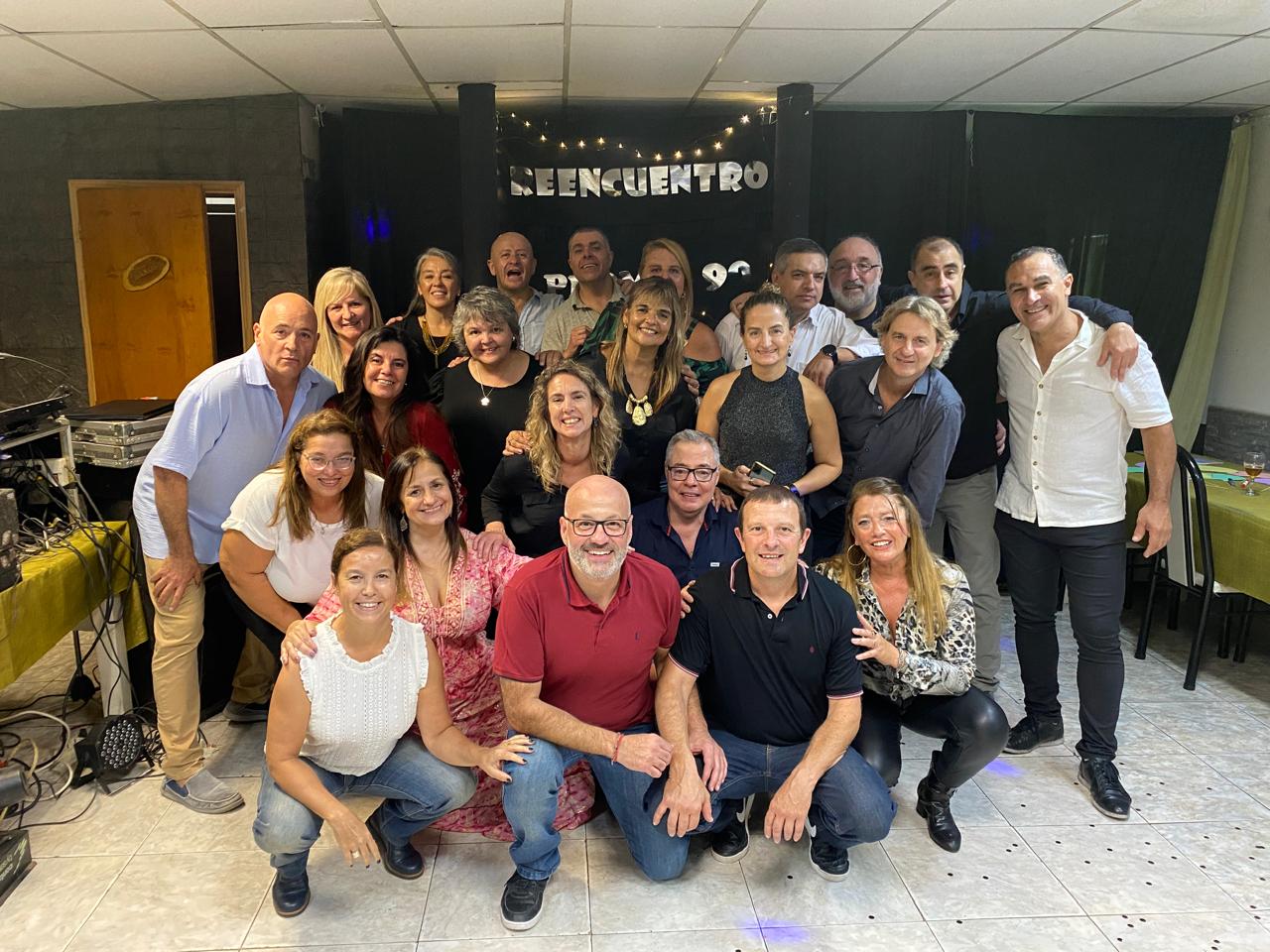 Tres décadas de mística y amistad inquebrantable: el reencuentro de la promo ’90 del Comercial