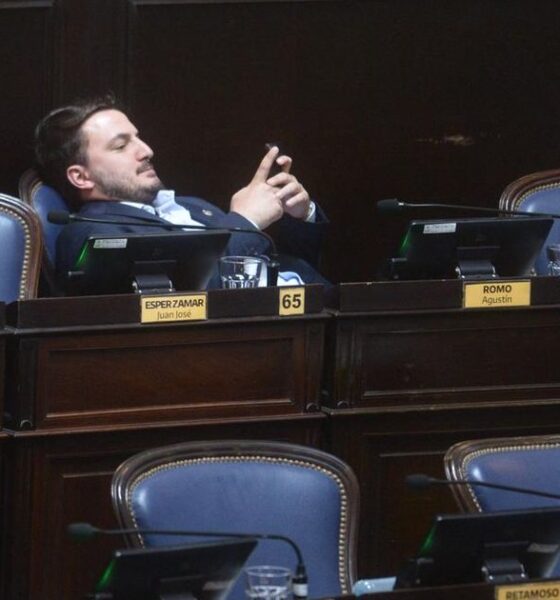 Karina Milei le gana otro casillero a Caputo: corre a Romo y se queda con el bloque de Diputados bonaerense