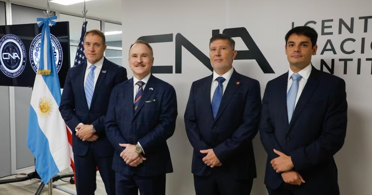 Karina le vació a Santiago Caputo el lanzamiento del FBI argentino