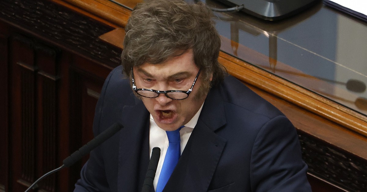 Molesto por una nota de La Nación, Milei atacó a Fernán Saguier con un durísimo mensaje