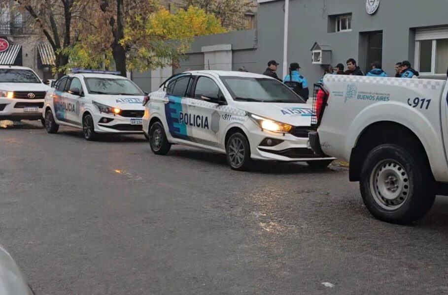Amenazas a escuelas en Tres Arroyos: Identificaron a los menores responsables tras cuatro allanamientos simultáneos