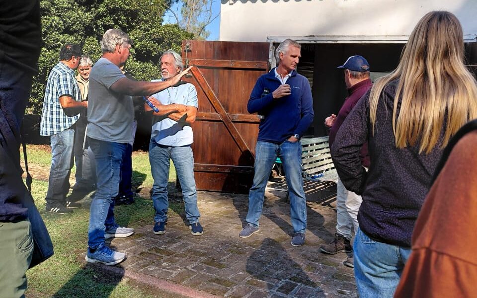 La Dirección de Producción y Sustentabilidad participó de una jornada de capacitación ganadera en campos costeros de Orense