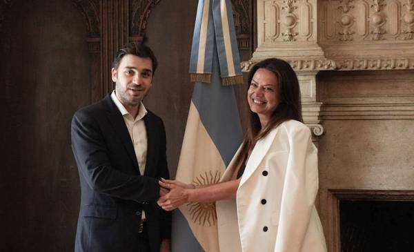 Torres firmó con Nación el pago de la deuda de Anses con Chubut por más de $48 mil millones