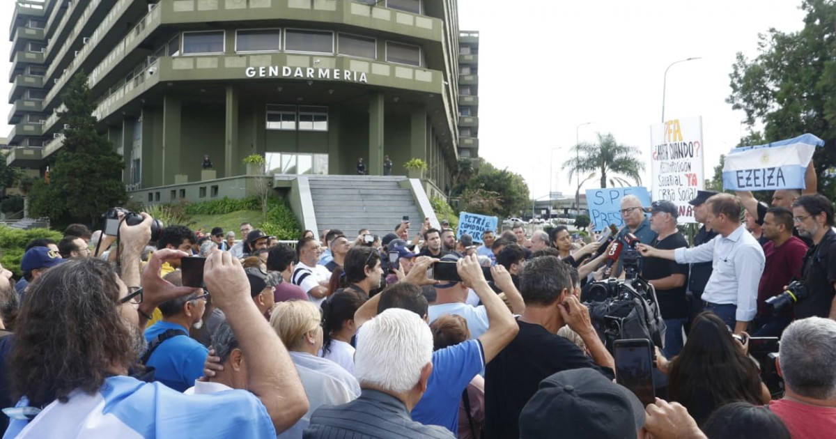 Las cinco fuerzas protestaron por bajos salarios y en el Gobierno acusan a Villarruel por promoverla