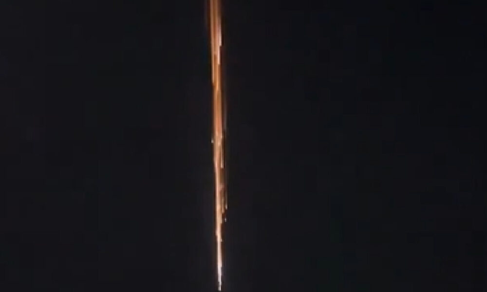 Misterio en el cielo del sur bonaerense por una "lluvia" de luces que generó alarma: a qué se debió el fenómeno