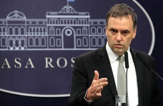 Una nueva encuesta le dio la peor noticia a Adorni en medio del escándalo