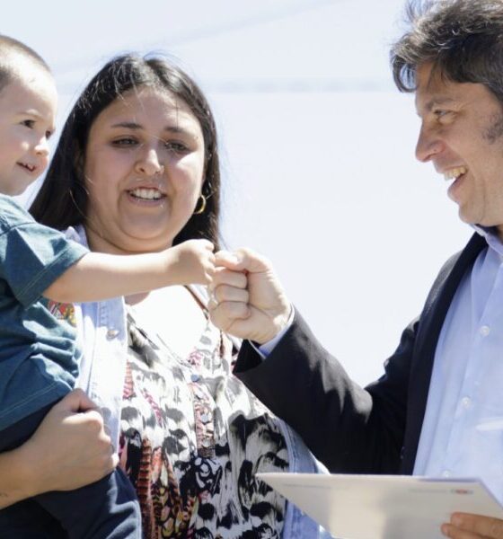 Kicillof despliega una amplia agenda en Adolfo Gonzales Chaves y Olavarría