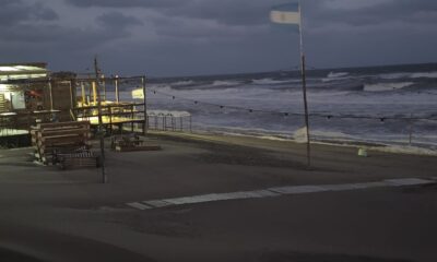 Claromecó bajo los efectos de la sudestada: el mar gana terreno en la costa