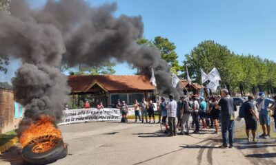 Escracharon a Adorni en el country y tuvo que calmar a los vecinos en el grupo de WhatsApp