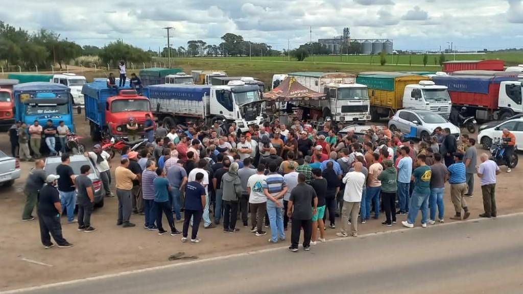Protesta de transportistas autoconvocados en puertos bonaerenses: piden mejores tarifas