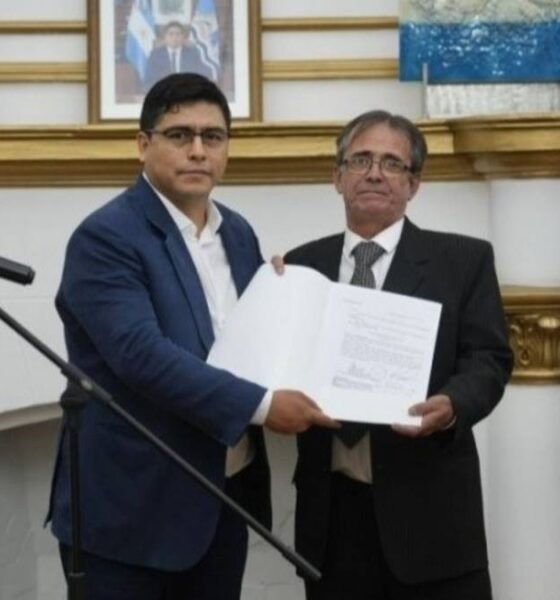 CORRUPCIÓN en SANTA CRUZ: ECHARON al MINISTRO de TRABAJO por RECIBIR PAGOS de una EMPRESA y un SINDICATO