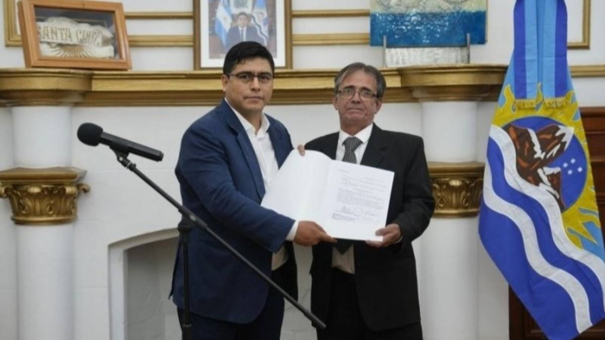 CORRUPCIÓN en SANTA CRUZ: ECHARON al MINISTRO de TRABAJO por RECIBIR PAGOS de una EMPRESA y un SINDICATO