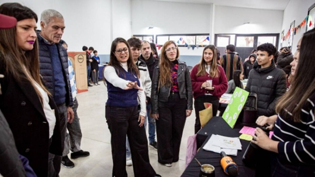 La Provincia de Buenos Aires reforzó el programa Envión en Berisso con equipamiento y apoyo económico