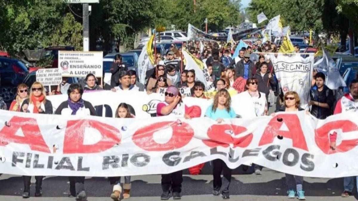SIN RESPUESTAS de VIDAL, los GREMIOS evalúan ir a un PARO GENERAL por TIEMPO INDETERMINADO