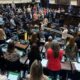 Legislatura bonaerense: Diputados vuelve a sesionar con el enroque en LLA y un reclamo por zona fría