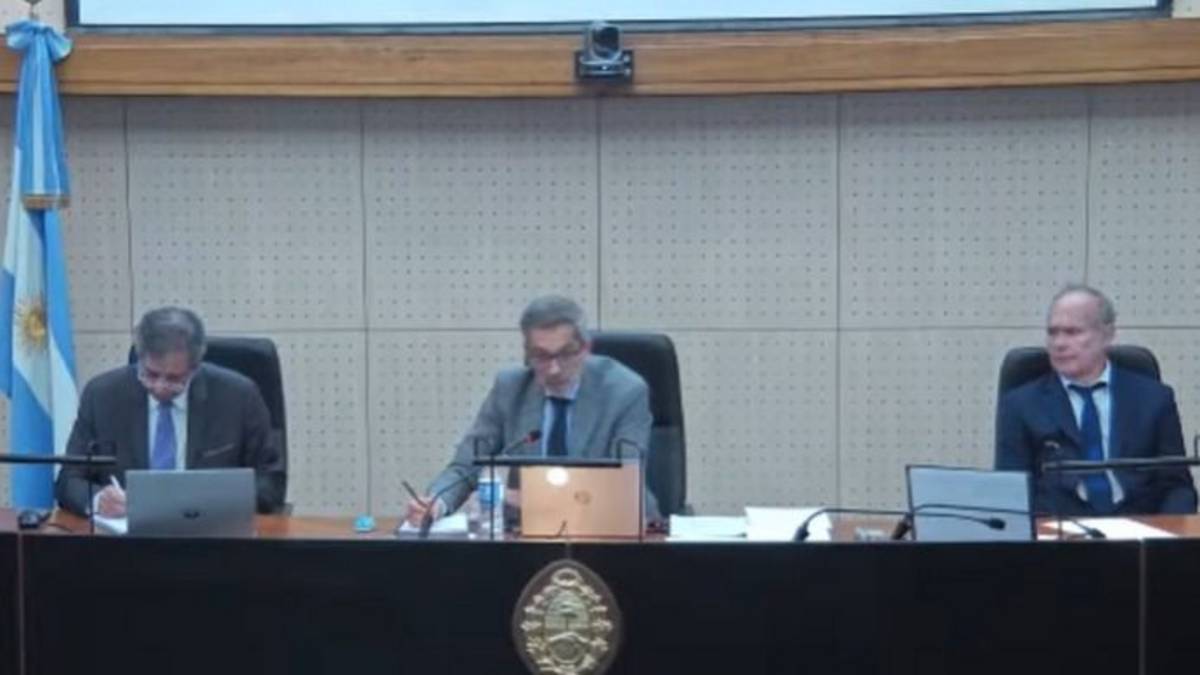 Caso Cuadernos: la ex pareja de Oscar Centeno declaró en el juicio durante horas pero se descompensó y se suspendió la audiencia