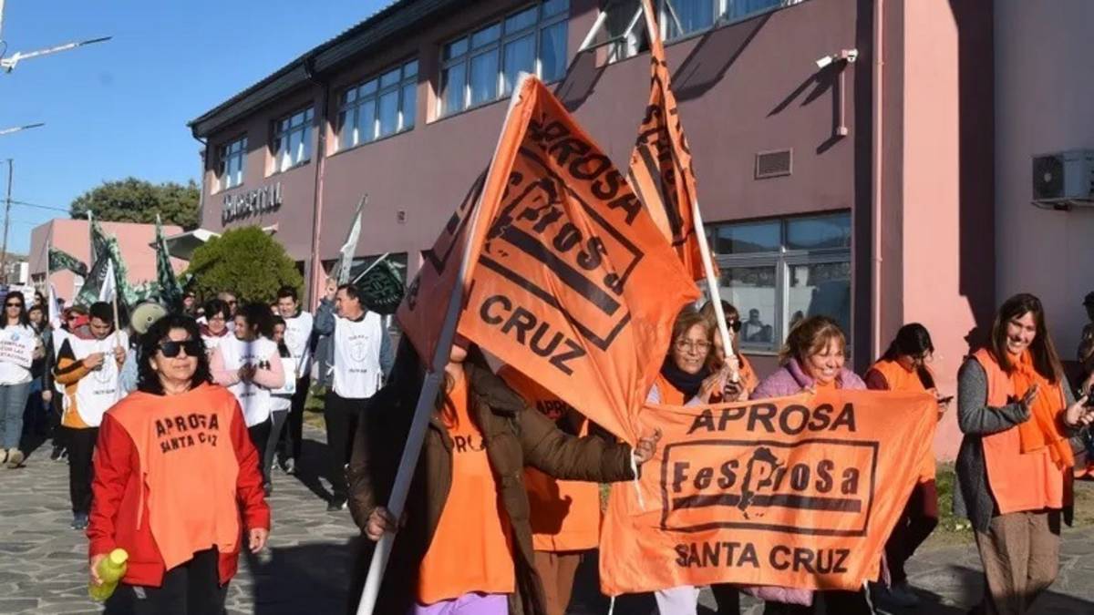TRABAJADORES de SALUD inician una NUEVA SEMANA de PAROS y apuntan contra VIDAL: "NO TENEMOS RESPUESTA"
