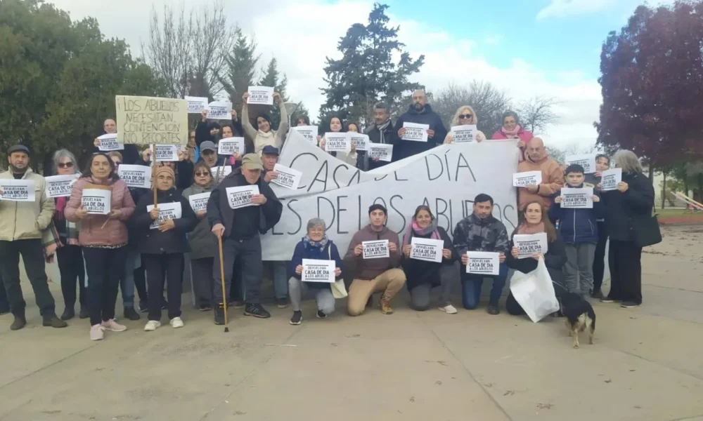 Denuncian cierre del único Centro de Día en Mayor Buratovich: “Pusieron candado y dejaron a los abuelos afuera”