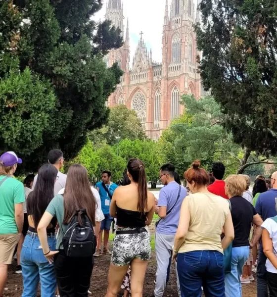 Turismo bonaerense: visitas guiadas gratuitas para descubrir mitos e historia en La Plata, Avellaneda y Bahía Blanca