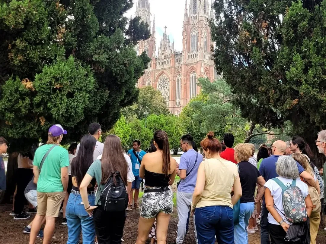 Turismo bonaerense: visitas guiadas gratuitas para descubrir mitos e historia en La Plata, Avellaneda y Bahía Blanca