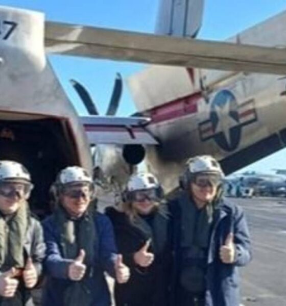 MILEI CADA VEZ MÁS ALINEADO A TRUMP: se sacó una foto con un PORTAAVIONES
