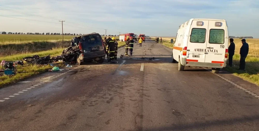 Tragedia en la Ruta 33: choque entre un utilitario y un camión dejó dos mujeres muertas y dos niñas gravemente heridas