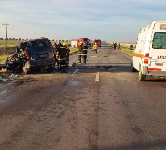 Tragedia en la Ruta 33: choque entre un utilitario y un camión dejó dos mujeres muertas y dos niñas gravemente heridas