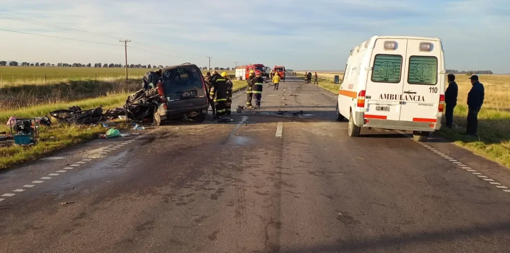 Tragedia en la Ruta 33: choque entre un utilitario y un camión dejó dos mujeres muertas y dos niñas gravemente heridas