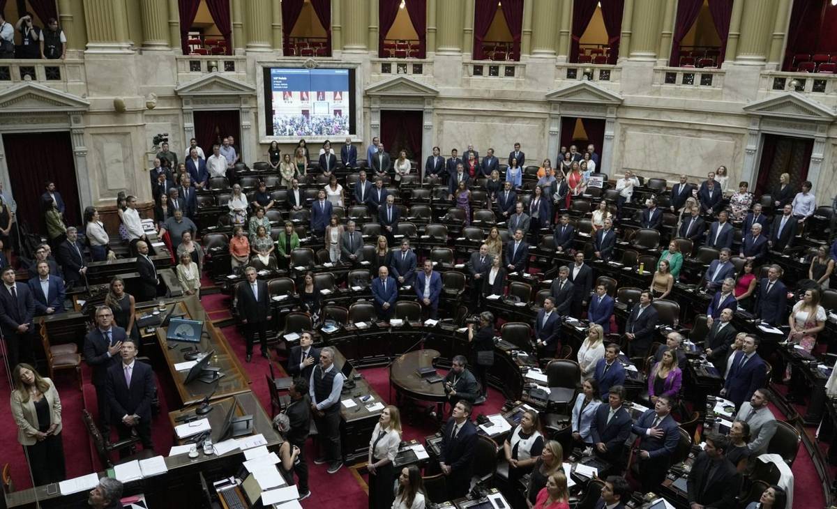 Despues del paso de Adorni, LLA empuja la ley Hojarasca para tratarla en Diputados