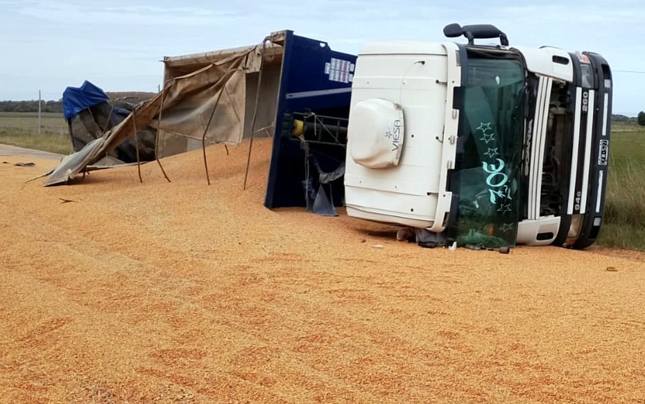 Identificaron al camionero que murió tras volcar sobre la ruta 85, altura Coronel Suárez