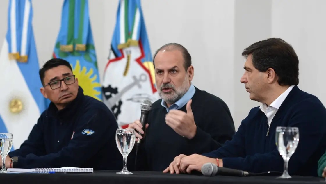 Alerta Naranja: Bahía Blanca suspende todas las actividades por fuertes vientos y una crecida del mar de 2 metros