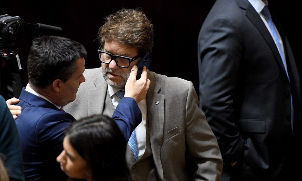 La guerra del peronismo y diferencias en la oposición traban el reparto de fondos para intendentes bonaerenses