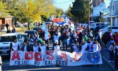 DOCENTES solo recibieron EXCUSAS de VIDAL y llamaron a un PARO de 72 HORAS