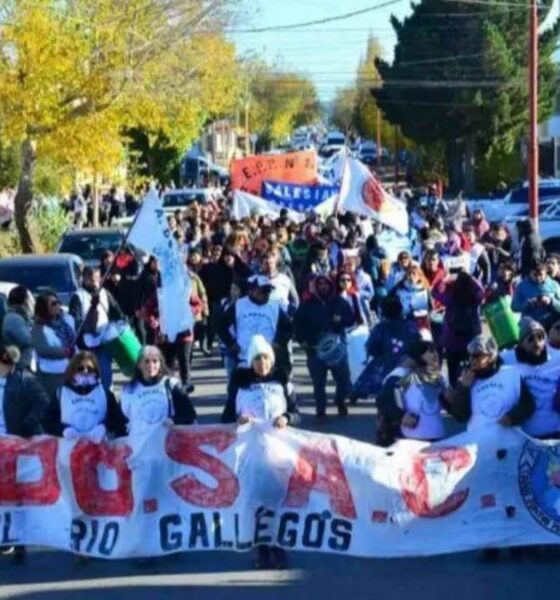 DOCENTES solo recibieron EXCUSAS de VIDAL y llamaron a un PARO de 72 HORAS