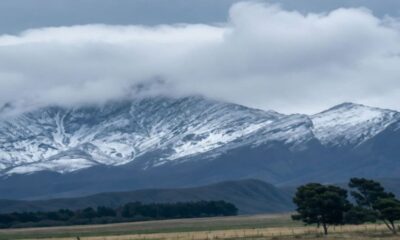 Una postal mágica en la comarca: la nieve transformó las cumbres de Ventania y promete un domingo turístico ideal