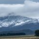 Una postal mágica en la comarca: la nieve transformó las cumbres de Ventania y promete un domingo turístico ideal