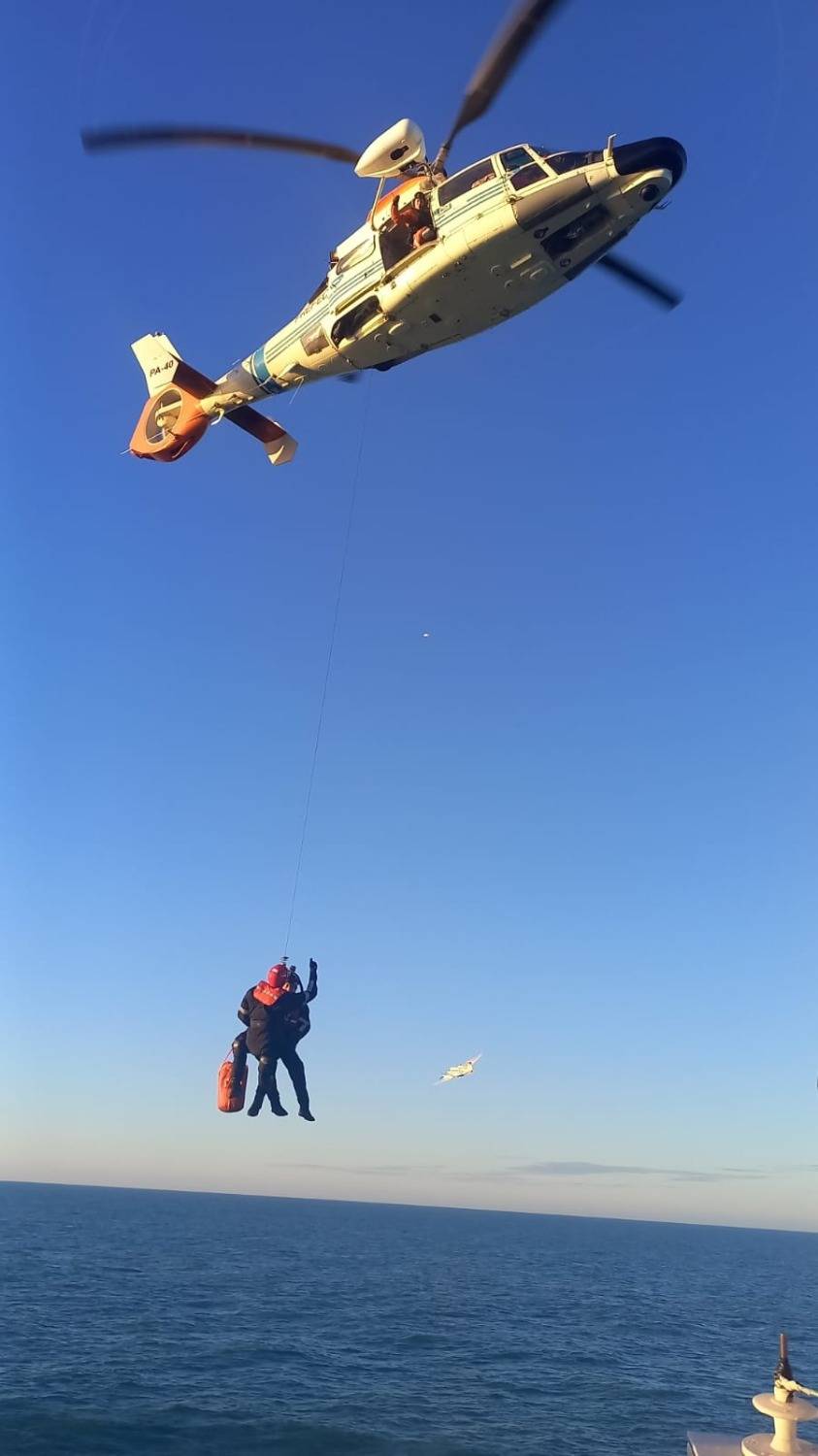Viedma: Prefectura realizó una aeroevacuación de emergencia en pleno Día de la Patria
