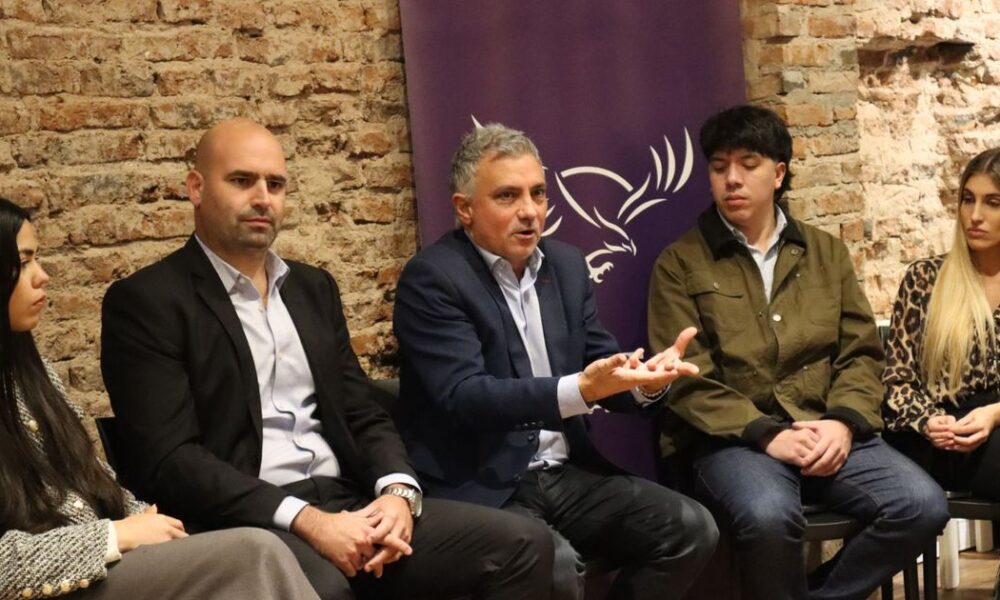 Legislatura bonaerense: el proyecto de Pareja para bajar la edad de concejales choca contra la Constitución