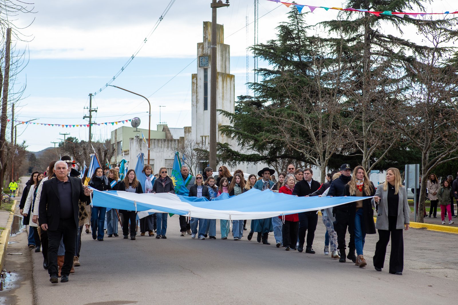 Saldungaray celebró sus 126 años con un emotivo acto junto a toda la comunidad