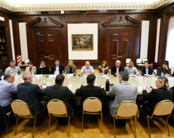 Intendentes recurren al Banco Provincia para financiar maquinaria