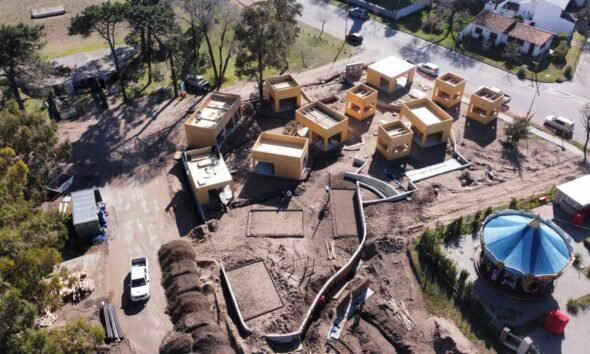 Avanza en la construcción del nuevo Paseo Comercial y Feria de Artesanos en la Plaza Parque