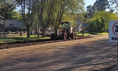 El Municipio de Tornquist puso en marcha la construcción de cordón cuneta en Av. Sarmiento de Sierra de la Ventana